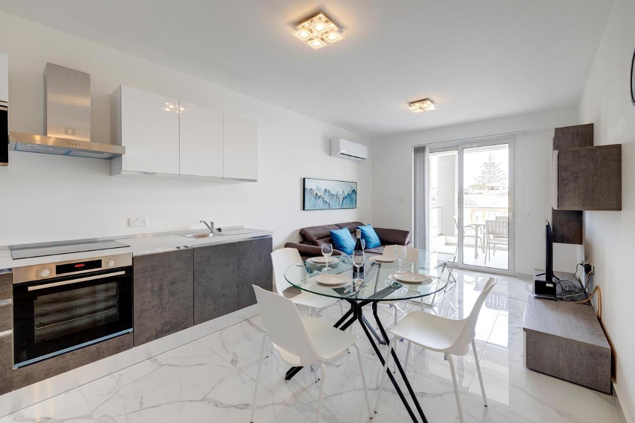 Splendid 2Br Apartment, Steps To St Georges Bay St. Julian's Exterior foto